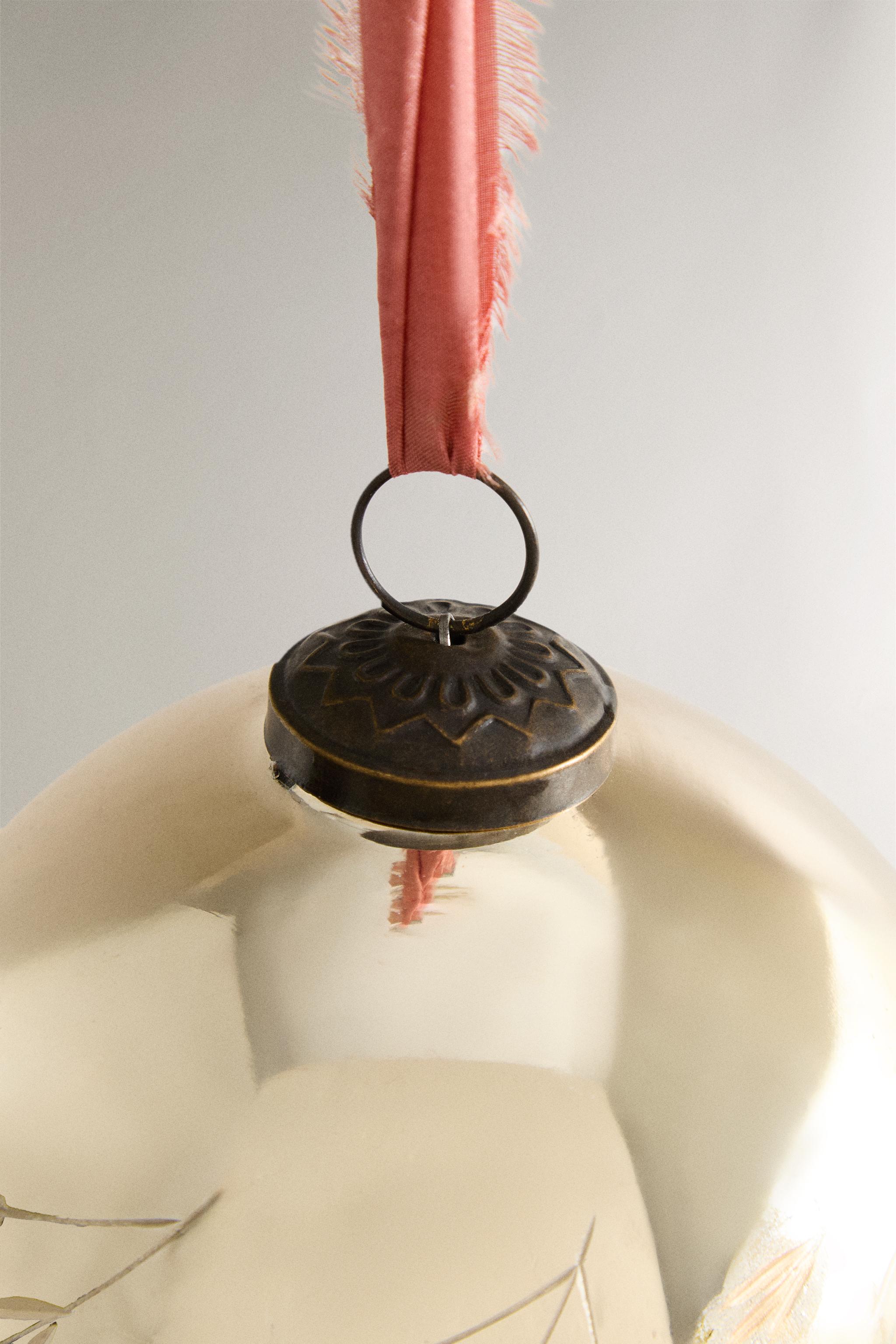 SHINY CHRISTMAS TREE BALL ORNAMENT WITH LEAVES